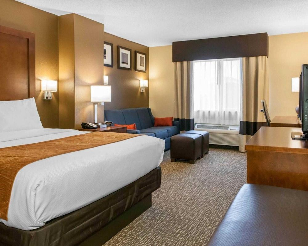 Comfort Suites Terre Haute University Area Buitenkant foto