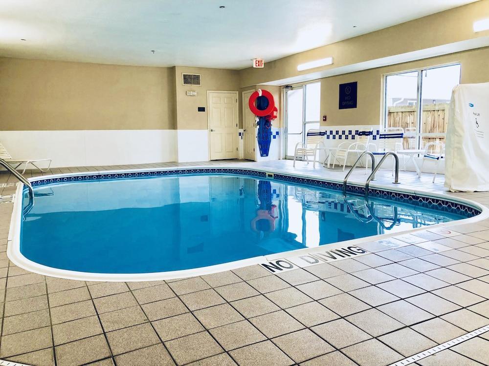 Comfort Suites Terre Haute University Area Buitenkant foto