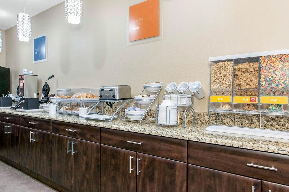 Comfort Suites Terre Haute University Area Buitenkant foto