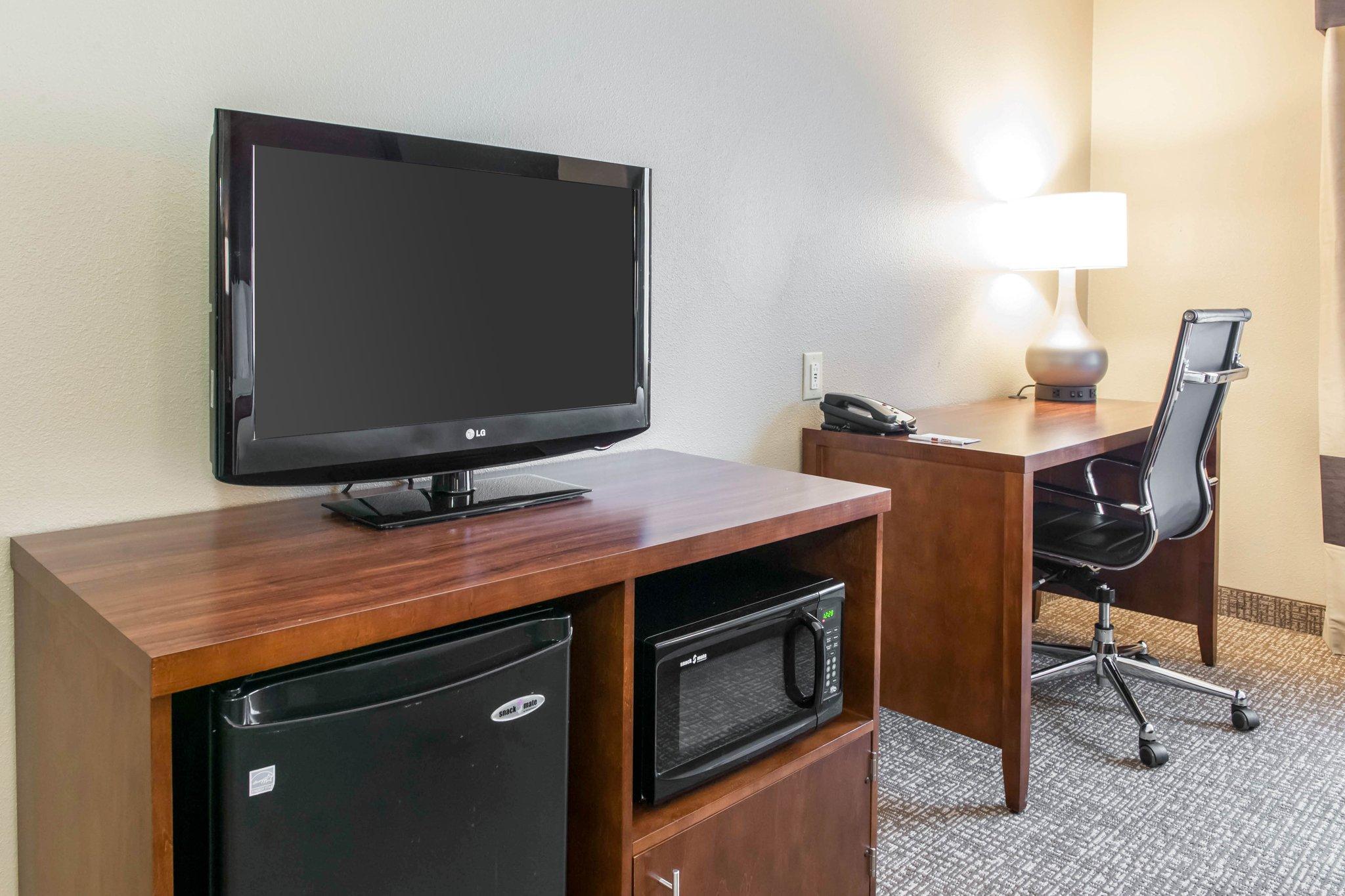 Comfort Suites Terre Haute University Area Buitenkant foto