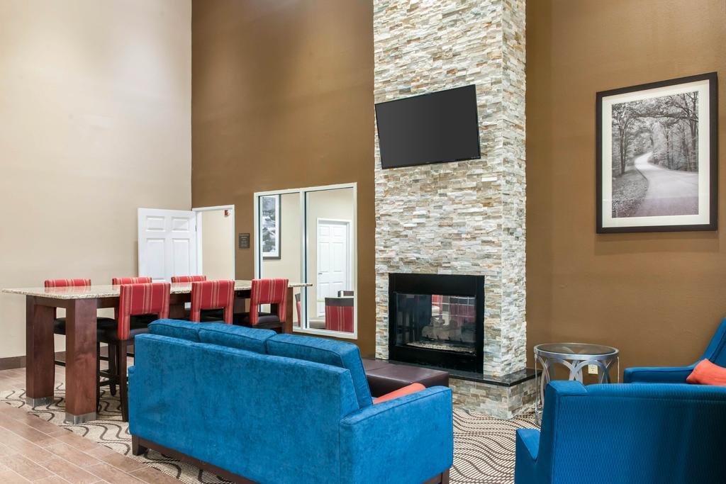 Comfort Suites Terre Haute University Area Buitenkant foto