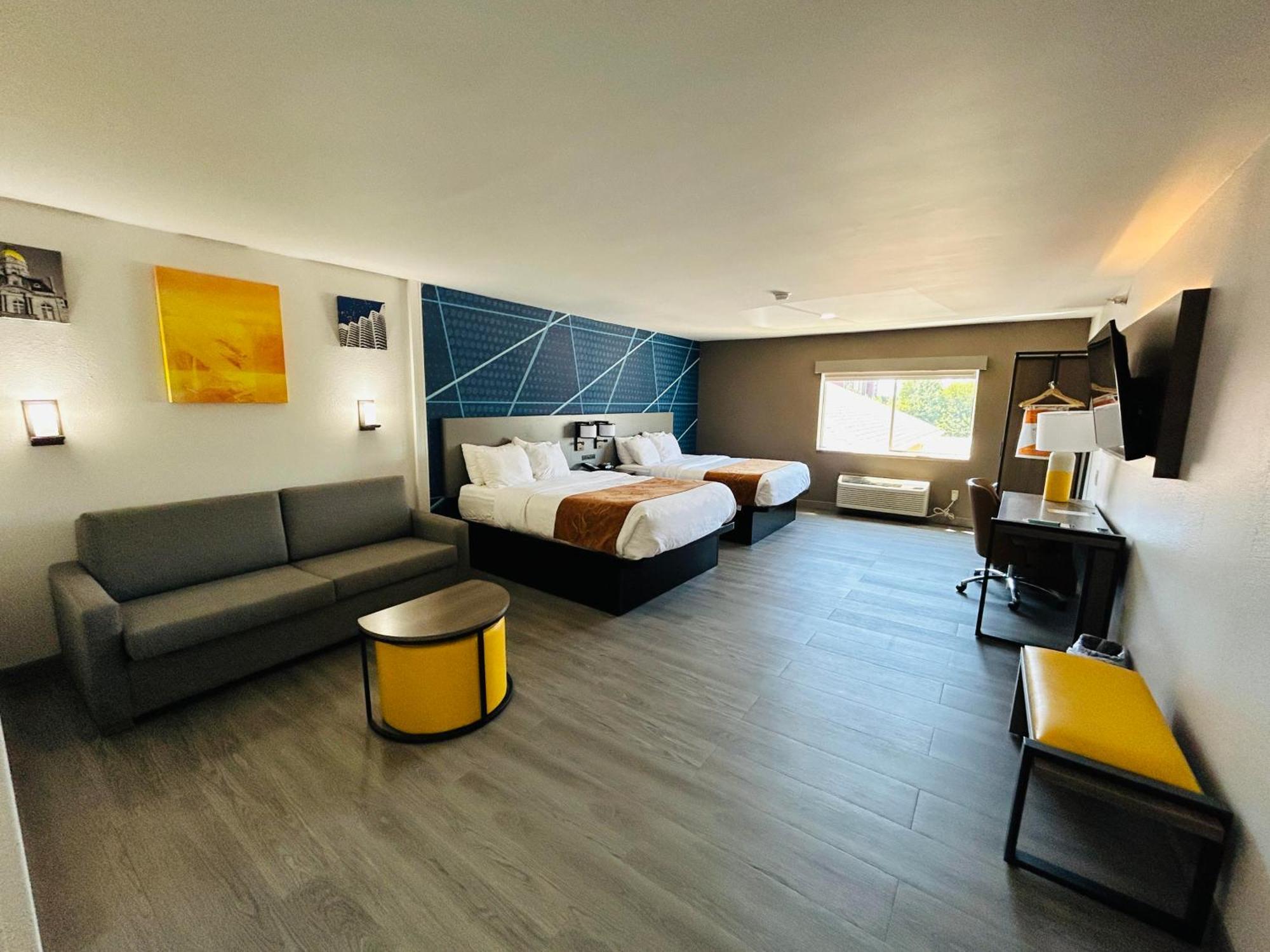 Comfort Suites Terre Haute University Area Buitenkant foto