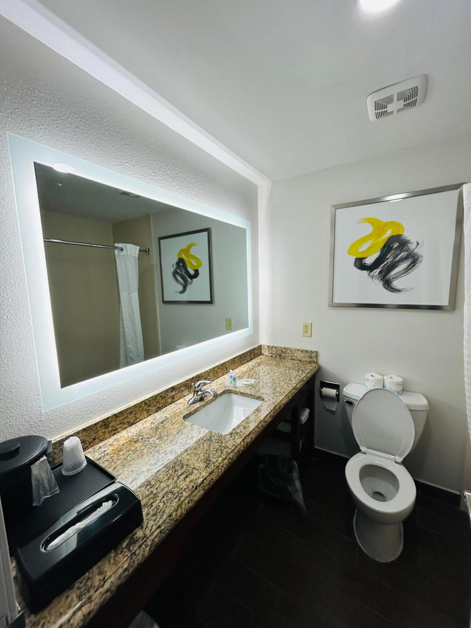 Comfort Suites Terre Haute University Area Buitenkant foto