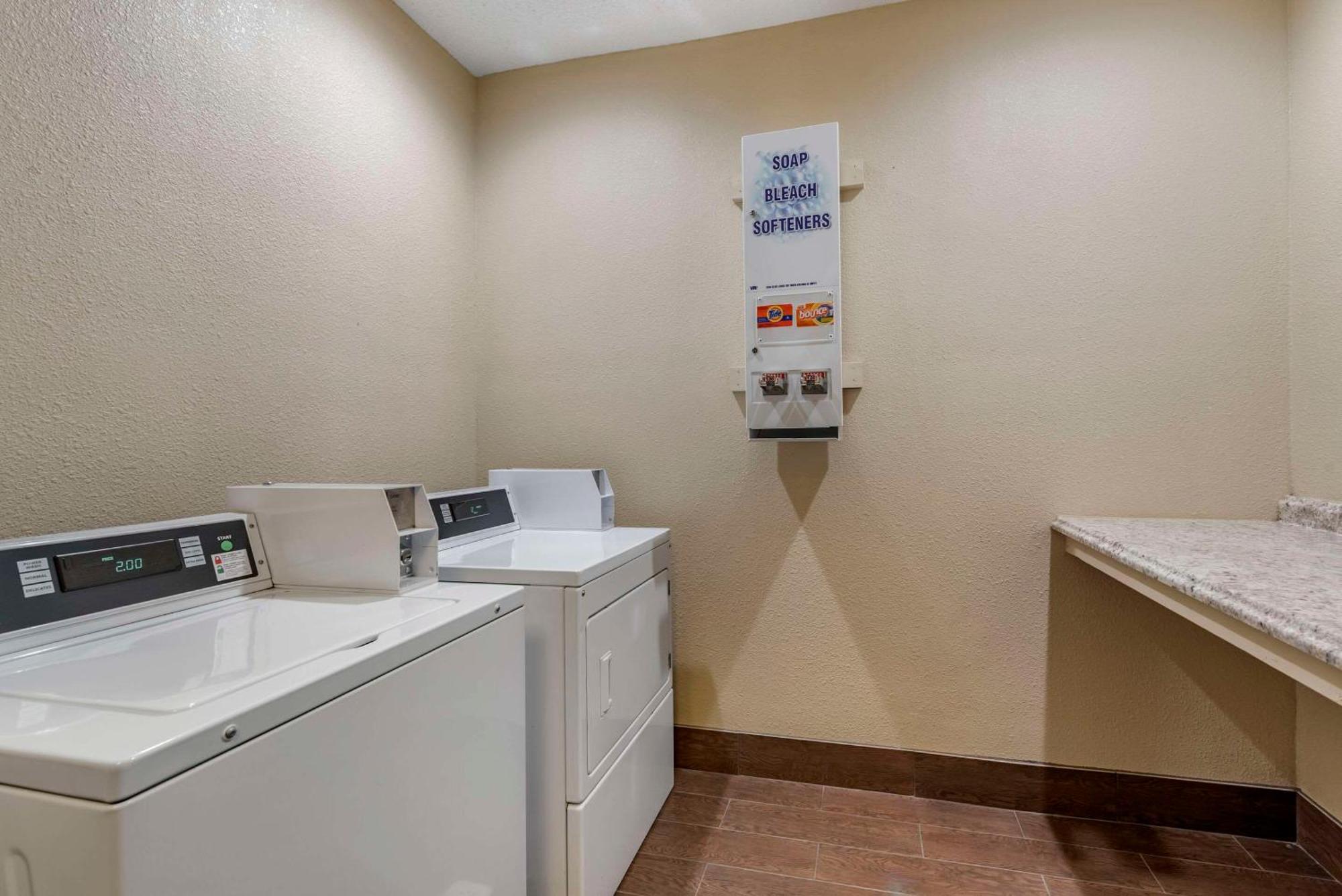 Comfort Suites Terre Haute University Area Buitenkant foto