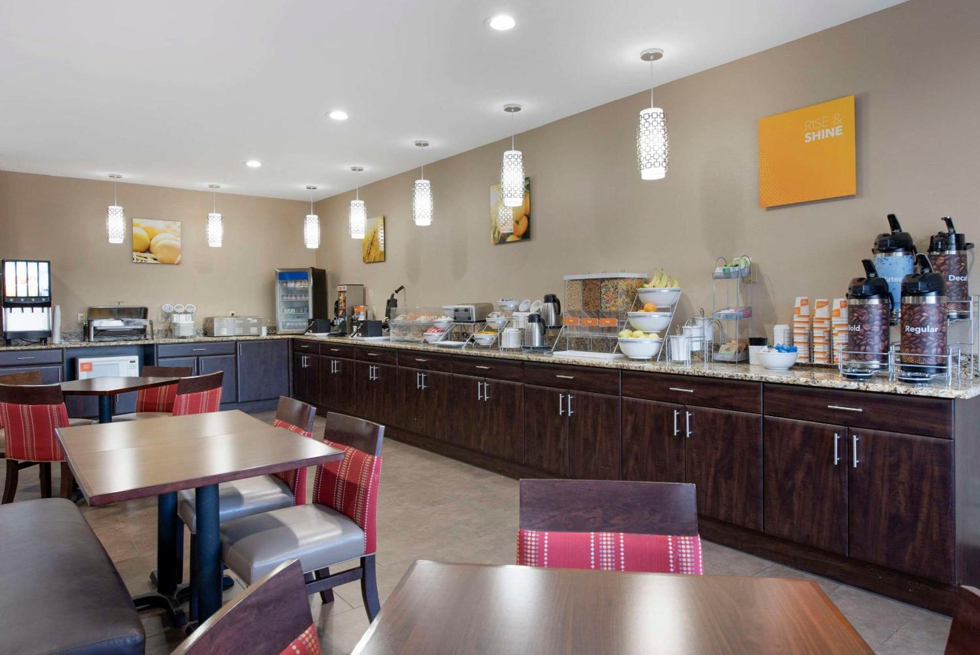 Comfort Suites Terre Haute University Area Buitenkant foto