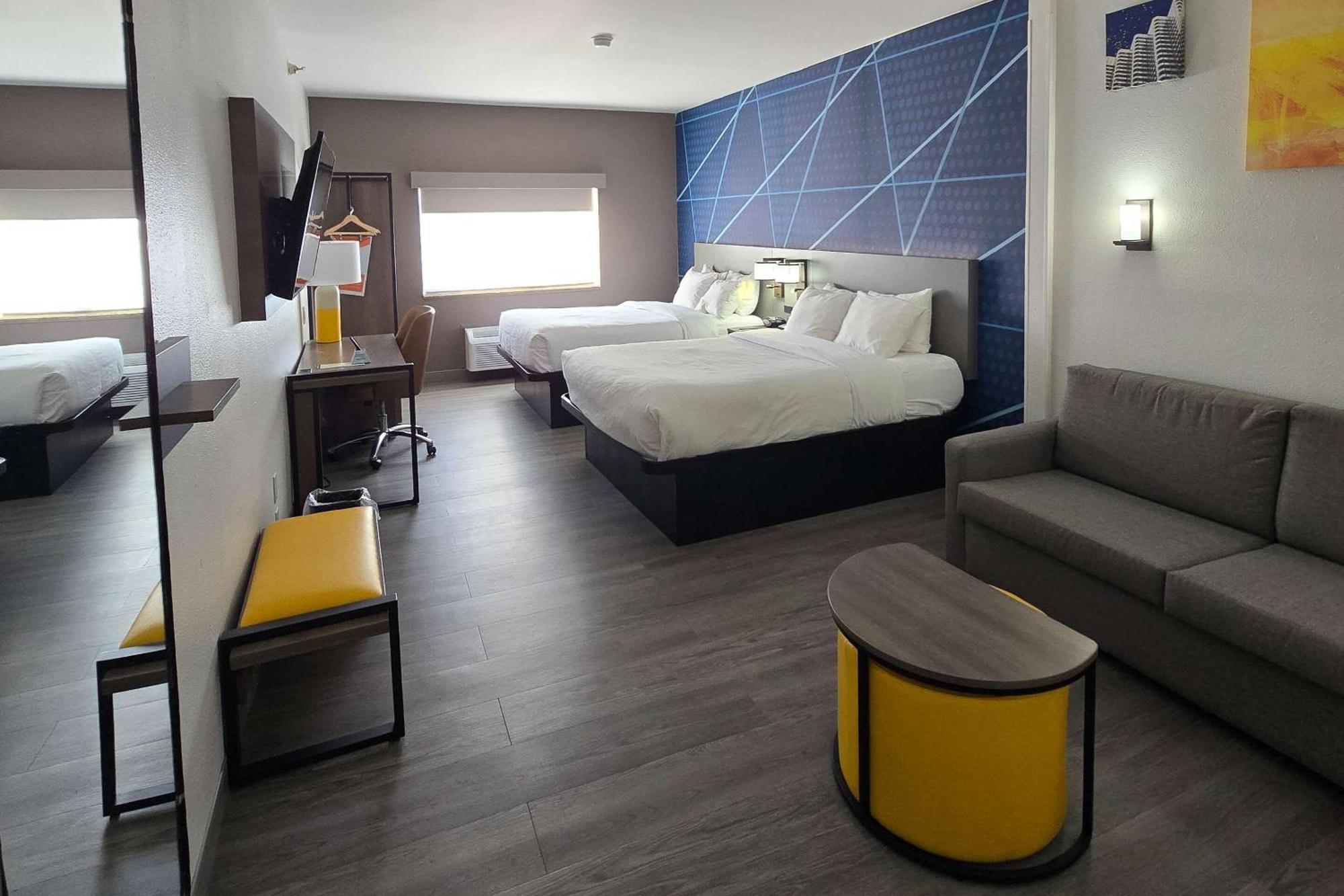 Comfort Suites Terre Haute University Area Buitenkant foto