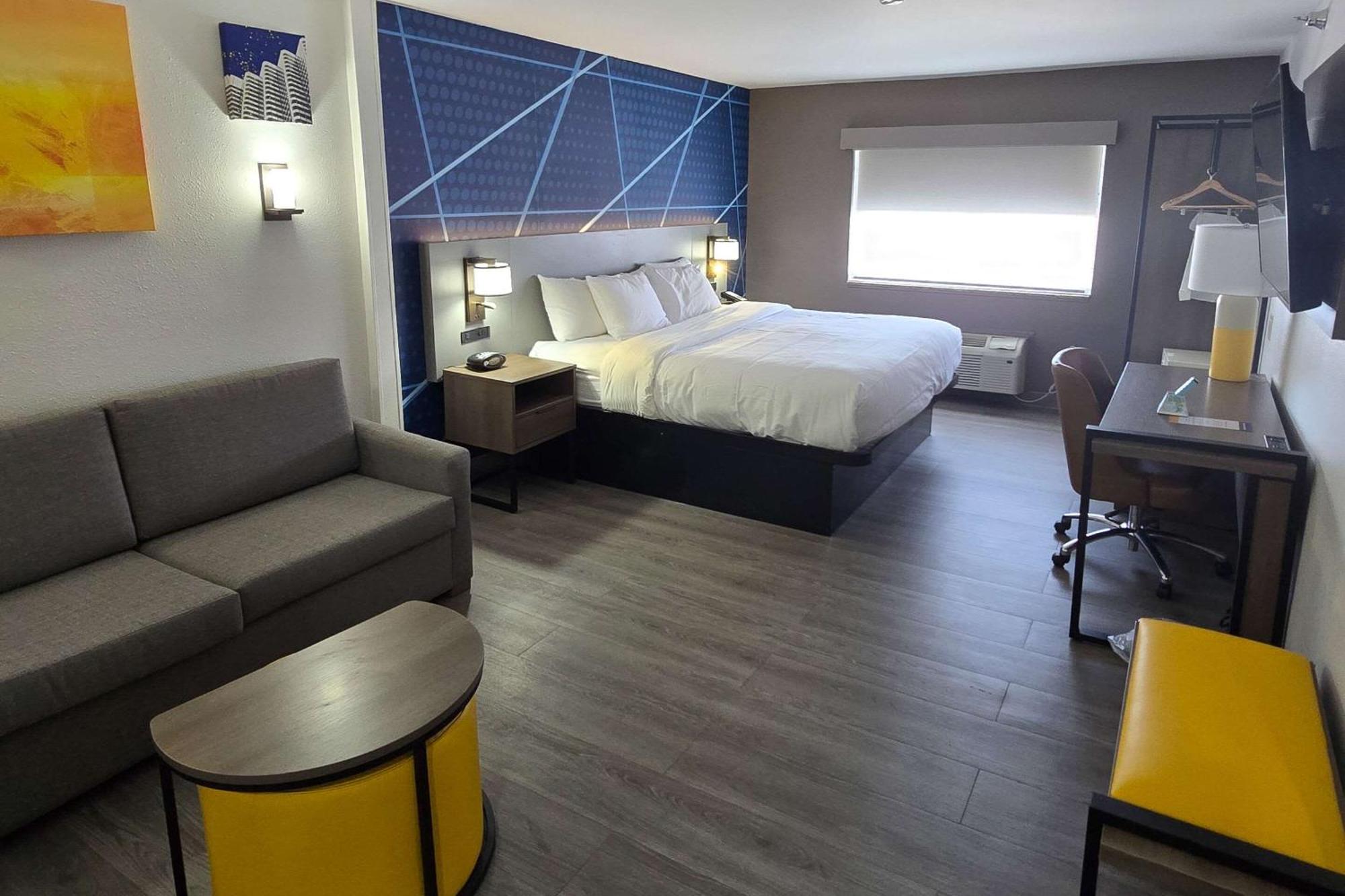 Comfort Suites Terre Haute University Area Buitenkant foto