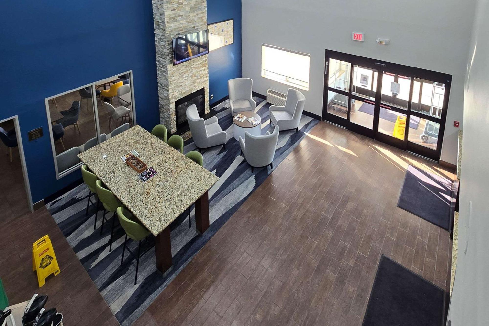 Comfort Suites Terre Haute University Area Buitenkant foto