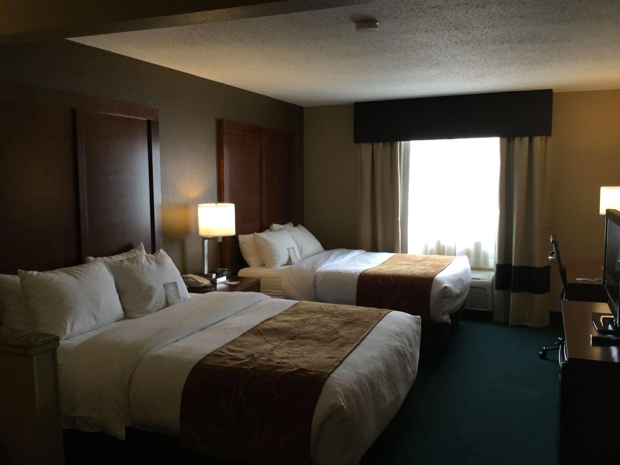 Comfort Suites Terre Haute University Area Buitenkant foto